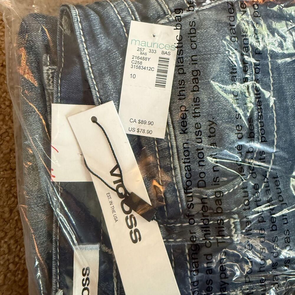 Maurices Women's Blue and Navy Jeans